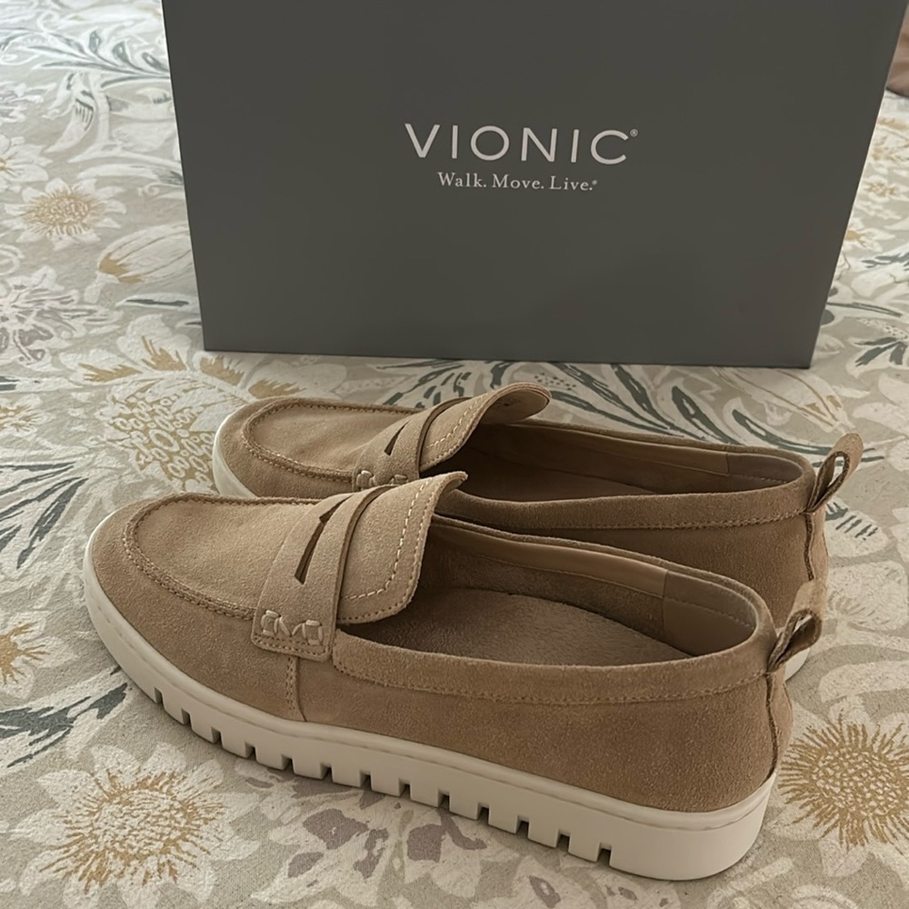Vionic Uptown Loafer in Sand - Size 9M